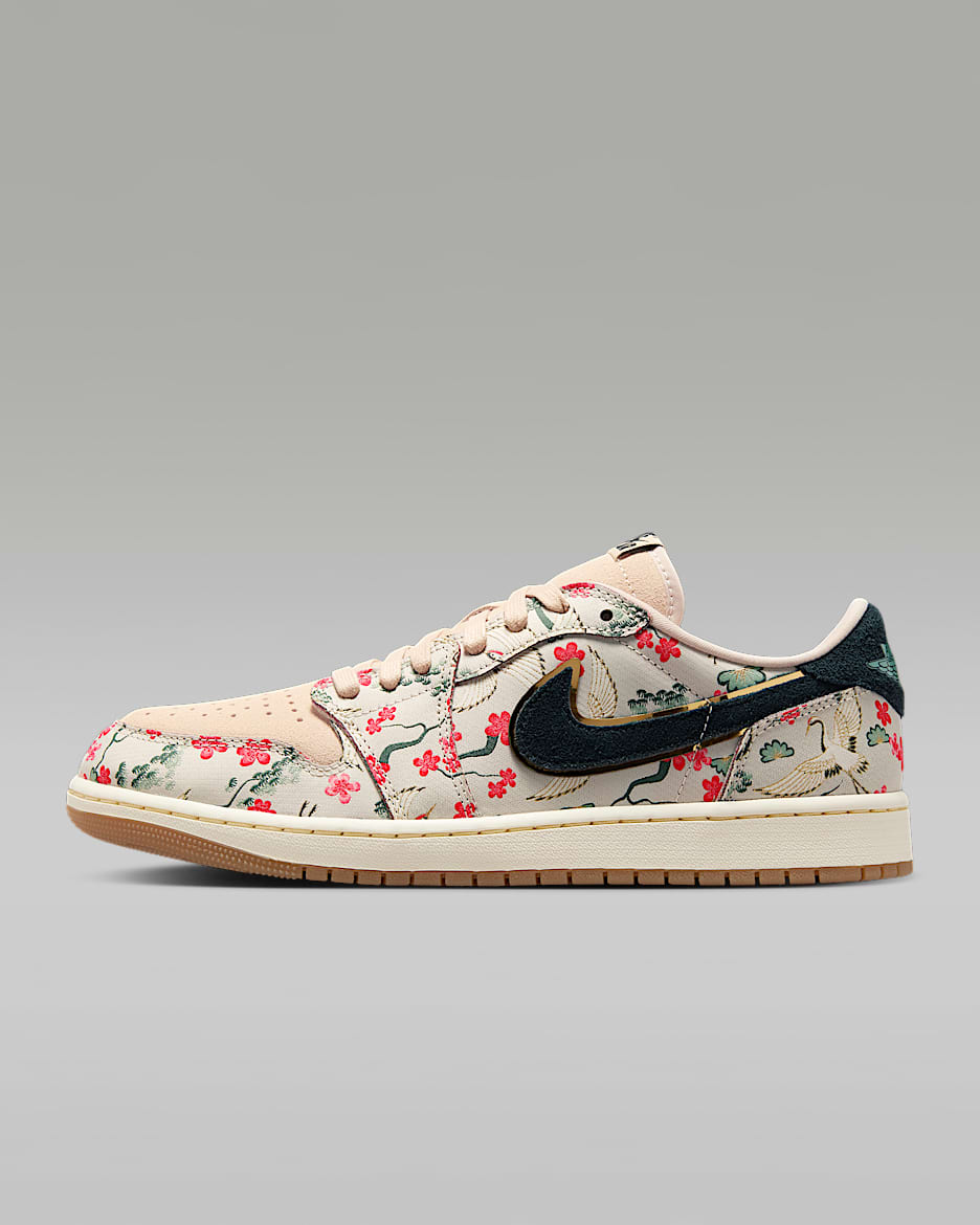 定期入れの Air Jordan 1 Retro Low Men's Shoes. Nike ID 靴